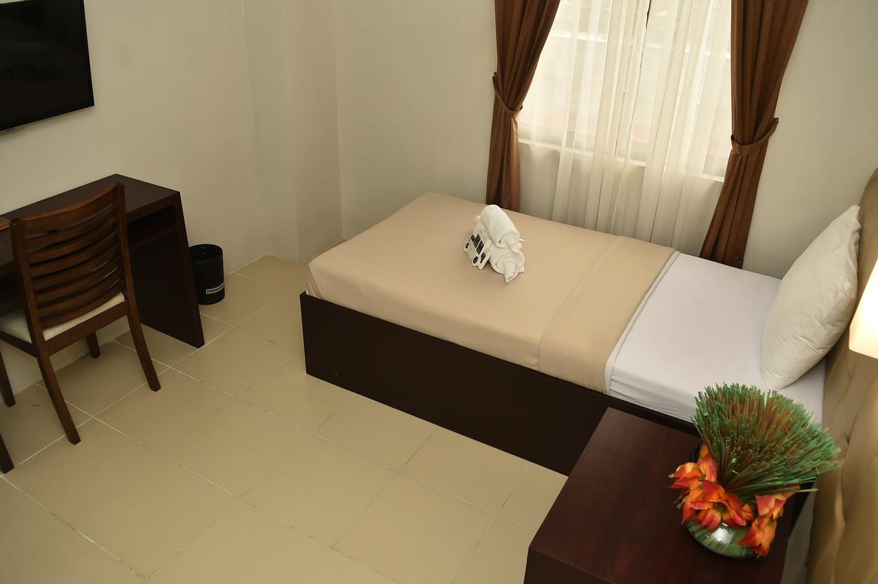 Columbus Plaza Hotel General Santos City Εξωτερικό φωτογραφία
