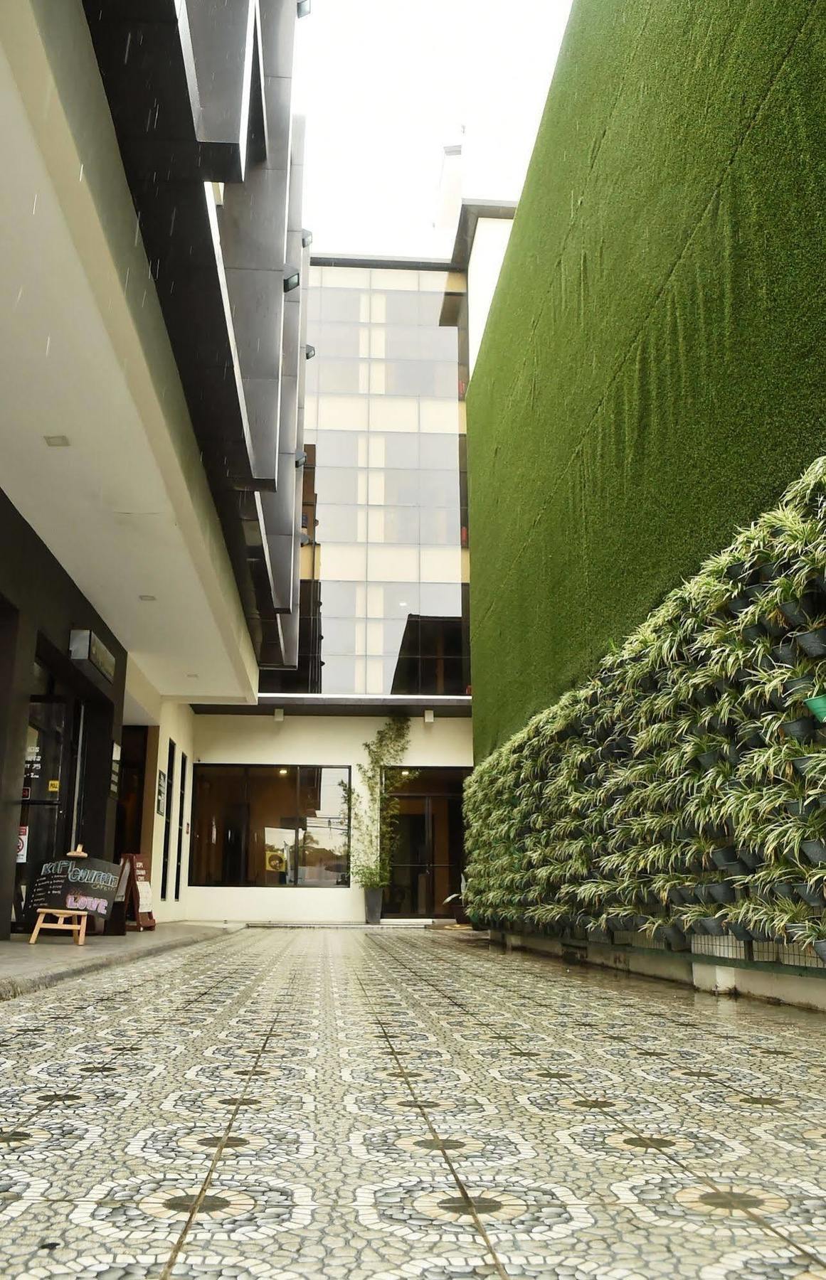 Columbus Plaza Hotel General Santos City Εξωτερικό φωτογραφία